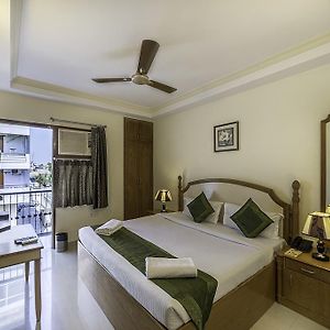 Treebo Trend Woodsvilla Suites Bapu Nagar
